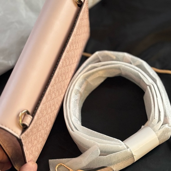 Kate Spade 🆕 pink MK monogrammed
Clutch/crossbody - Picture 4 of 6